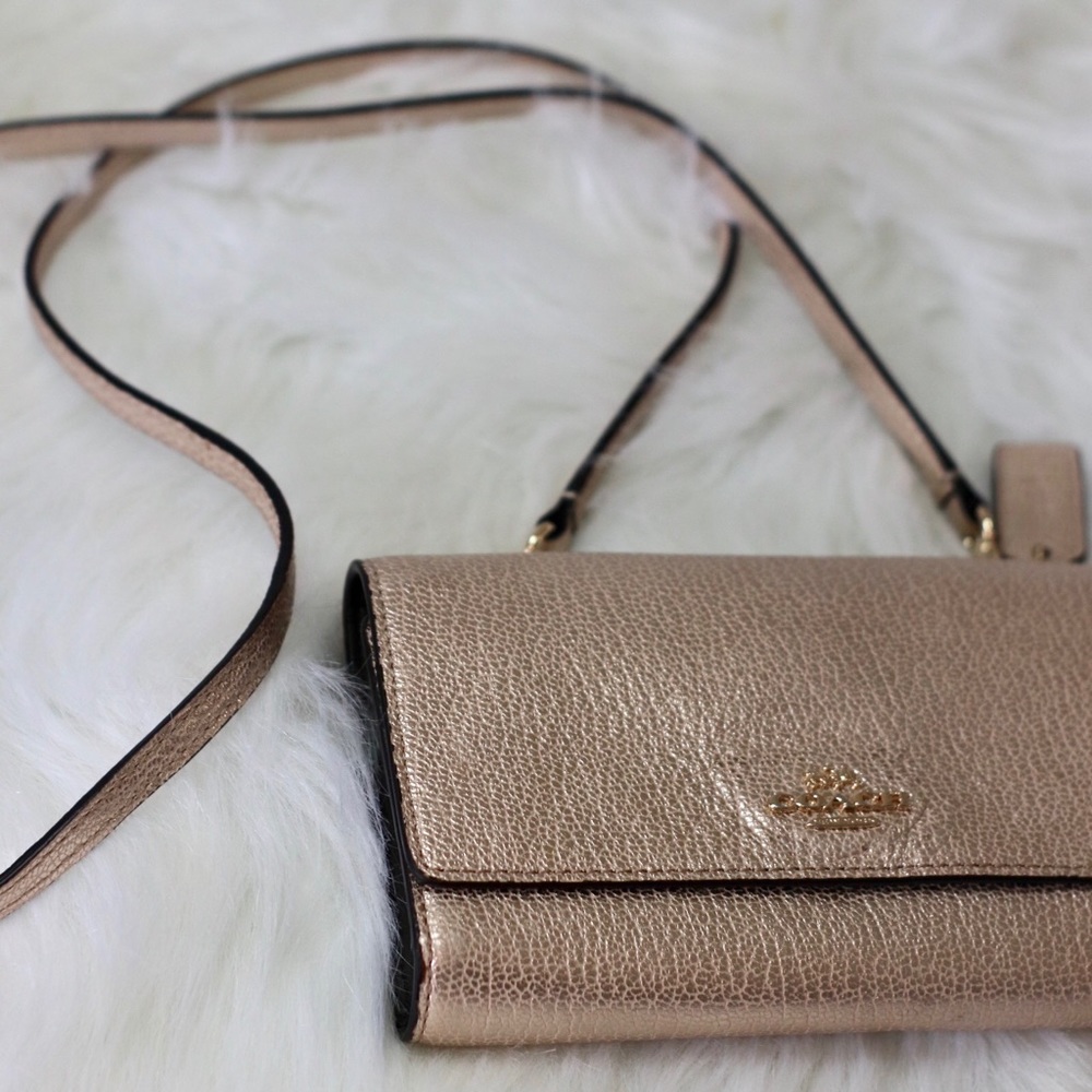 Coach wallet purse in pink!